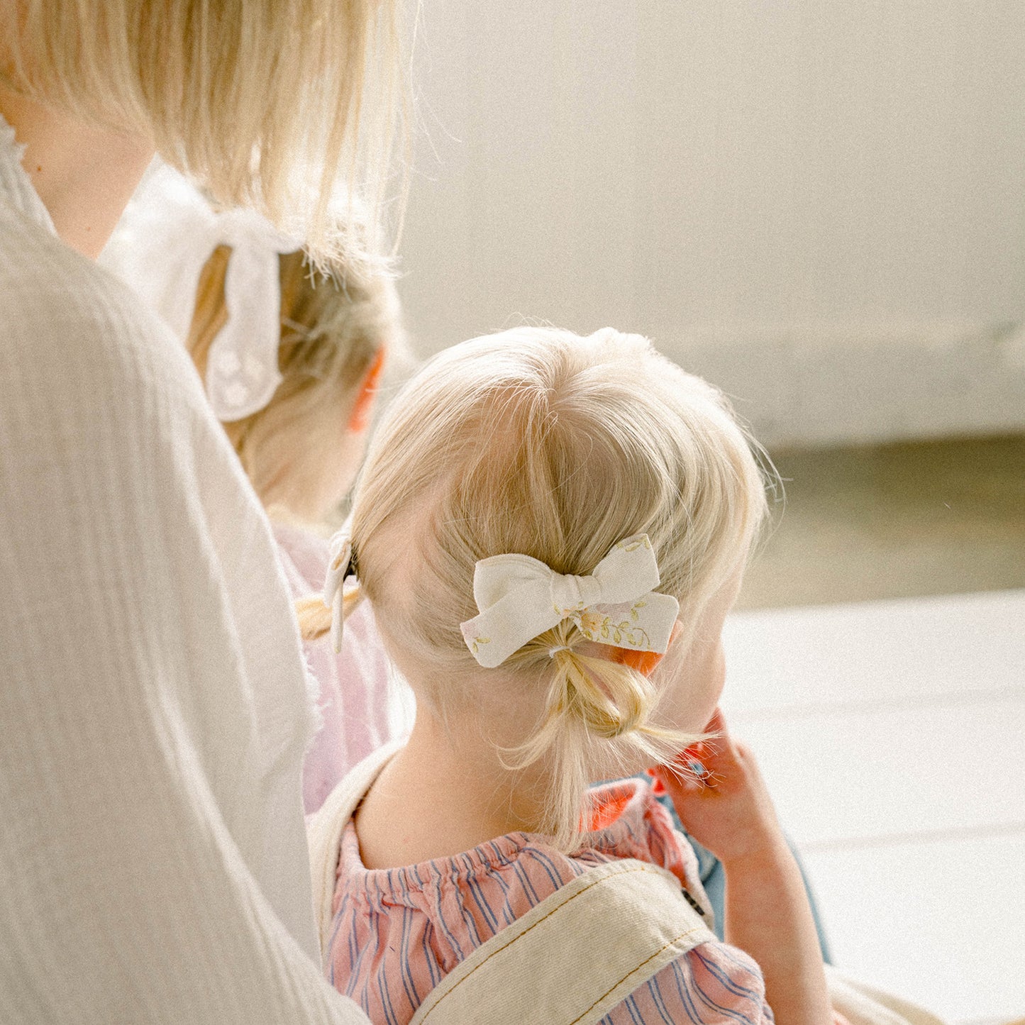 White Floral Linen Bow | Mommy & Me Collection